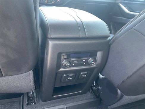 Used 2023 Chevrolet Traverse High Country AWD/4WD image 24