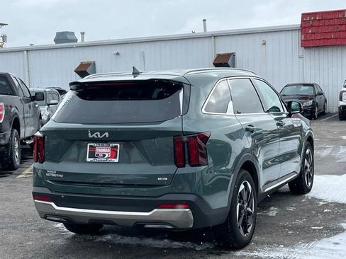 Certified 2025 Kia Sorento EX image 14