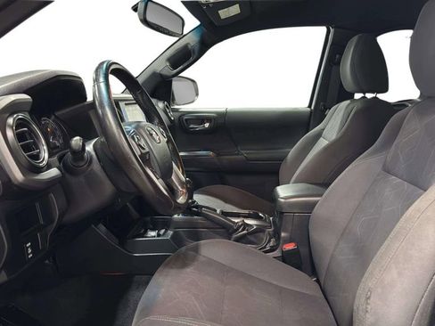Used 2017 Toyota Tacoma TRD Off-Road AWD/4WD image 23