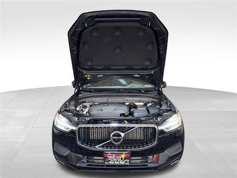 Used 2021 Volvo XC60 T5 Momentum AWD/4WD image 11