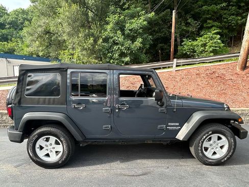 Used 2017 Jeep Wrangler Unlimited Sport w/ Quick Order Package 24S AWD/4WD image 6