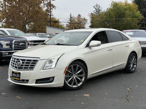 Used 2013 Cadillac XTS image 2