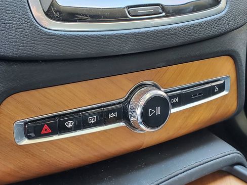 Certified 2024 Volvo XC90 B5 Plus image 24