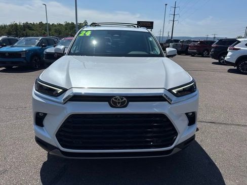 Used 2024 Toyota Grand Highlander AWD image 2