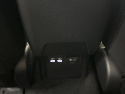 Used 2025 Toyota Prius XSE image 30