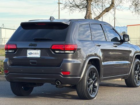 Used 2020 Jeep Grand Cherokee Altitude image 4