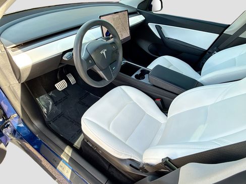Used 2022 Tesla Model Y Performance image 25