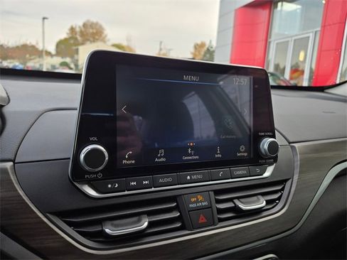 Used 2024 Nissan Altima 2.5 SV image 25