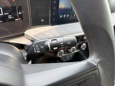 Used 2025 Nissan Kicks SV AWD/4WD image 16