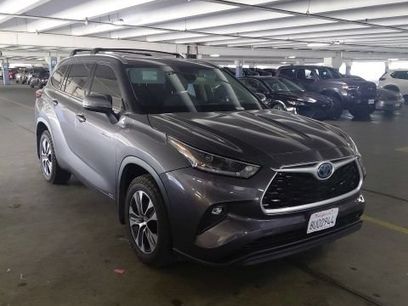 Used 2021 Toyota Highlander XLE