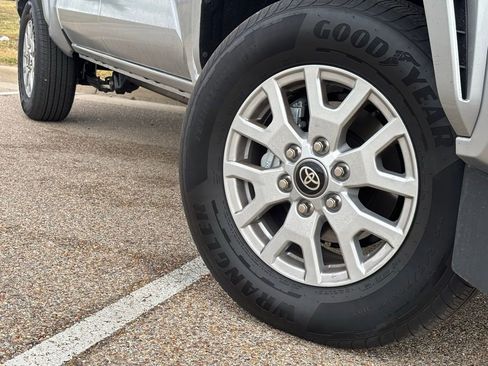 Used 2026 Toyota Tacoma SR image 2