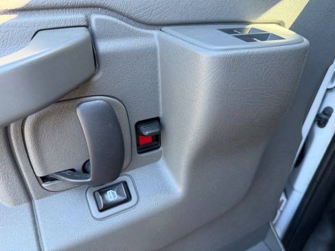 Used 2016 GMC Savana 2500 RWD image 9