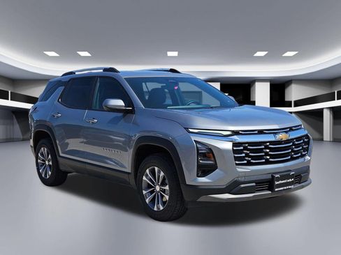 Used 2025 Chevrolet Equinox LT w/ Convenience Package II FWD image 8
