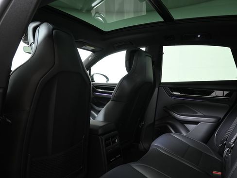 Used 2026 Porsche Macan 4 Electric AWD/4WD image 36