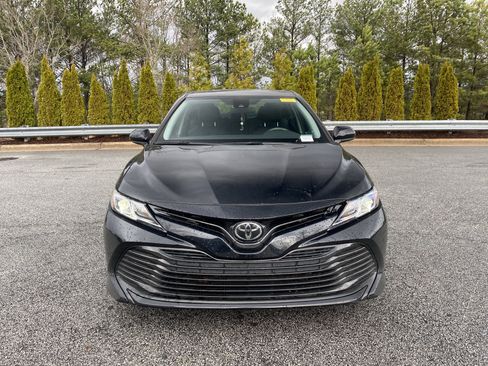 Used 2019 Toyota Camry LE image 11