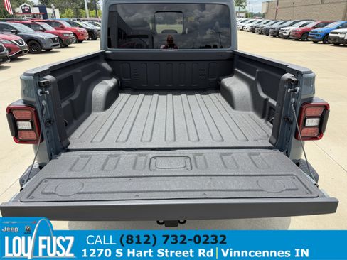 Used 2025 Jeep Gladiator Mojave w/ Safety Group AWD/4WD image 9