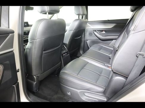 Used 2024 MAZDA CX-90 3.3 Turbo w/ Preferred Plus image 17