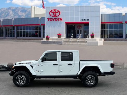Used 2025 Jeep Gladiator Rubicon AWD/4WD image 7