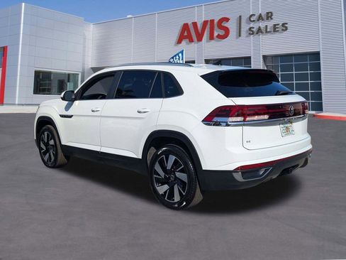 Used 2025 Volkswagen Atlas Cross Sport SE image 10
