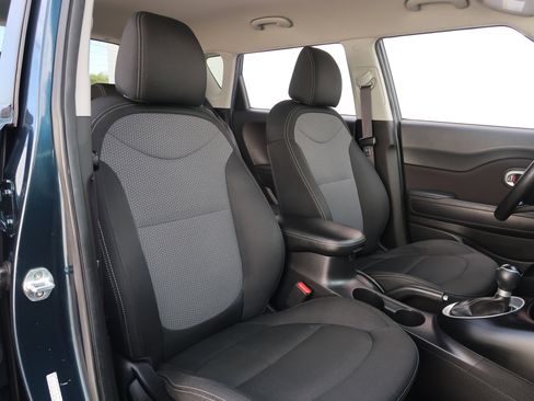 Used 2018 Kia Soul + image 13