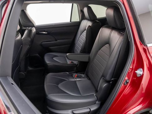 Used 2022 Toyota Highlander XLE image 15