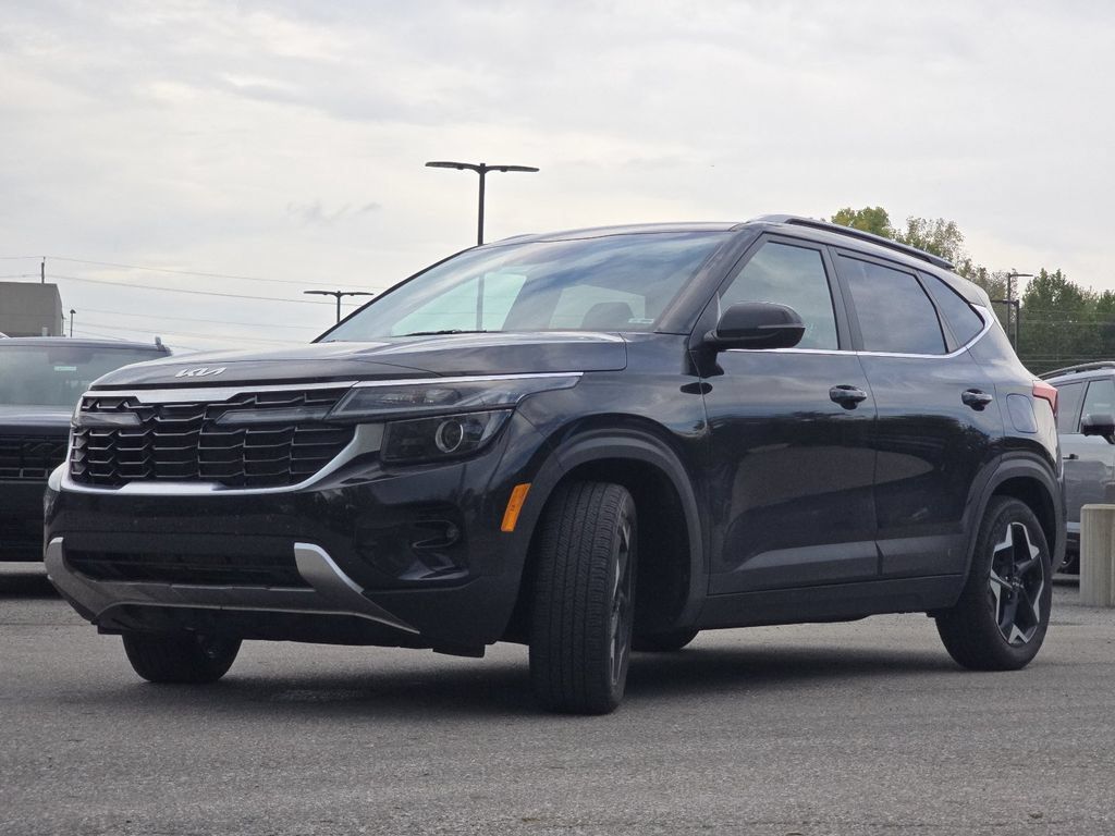 Used 2024 Kia Seltos EX FWD image 12
