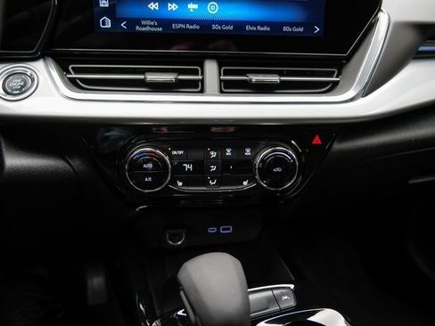 Used 2025 Chevrolet Trax LT w/ Driver Confidence Package image 29