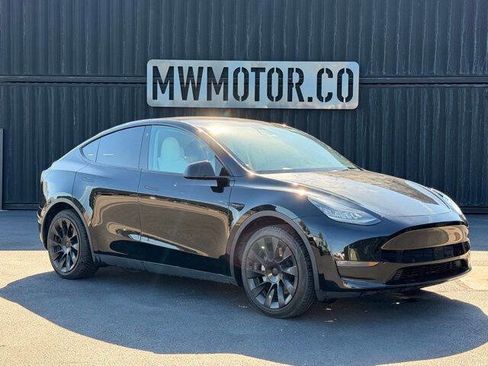 Used 2022 Tesla Model Y Long Range AWD/4WD image 1