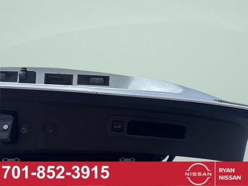 Used 2022 Toyota Highlander XLE AWD/4WD image 13