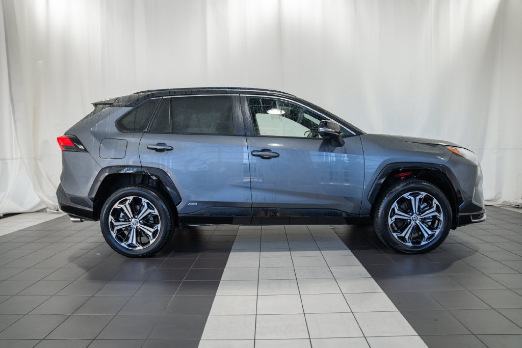 Used 2025 Toyota RAV4 XSE w/ Weather Package AWD/4WD image 3