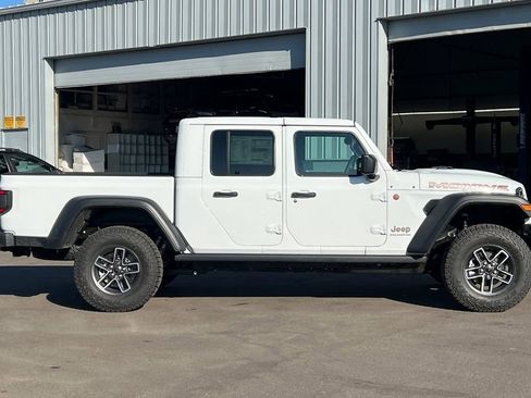 New 2026 Jeep Gladiator Mojave image 3