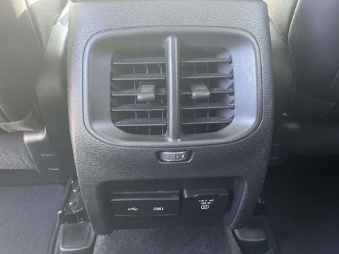 Used 2019 Jeep Cherokee Limited FWD image 11