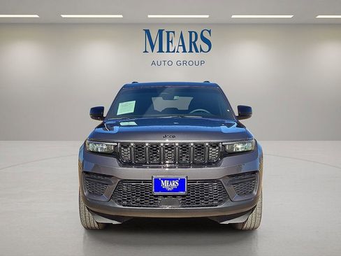 Used 2023 Jeep Grand Cherokee Altitude image 8