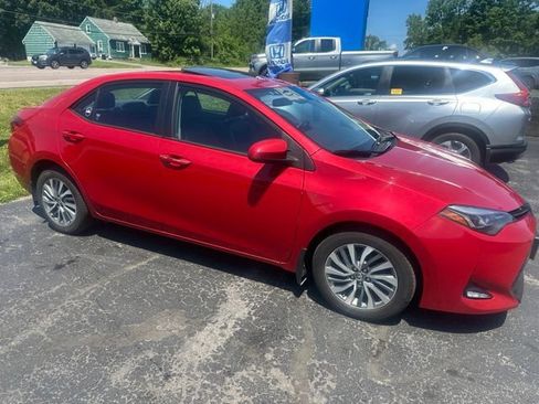 Used 2018 Toyota Corolla XLE FWD image 2