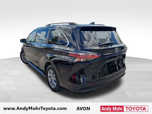 Used 2021 Toyota Sienna XLE w/ XLE Plus Package FWD image 5