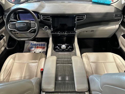 Used 2022 Jeep Wagoneer Series III w/ Premium Group I AWD/4WD image 29