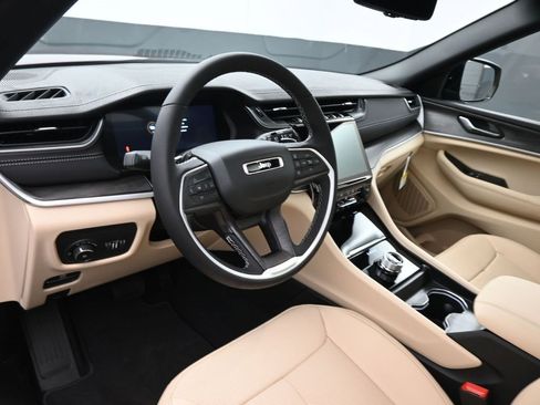 New 2025 Jeep Grand Cherokee L Limited w/ Luxury Tech Group II image 33