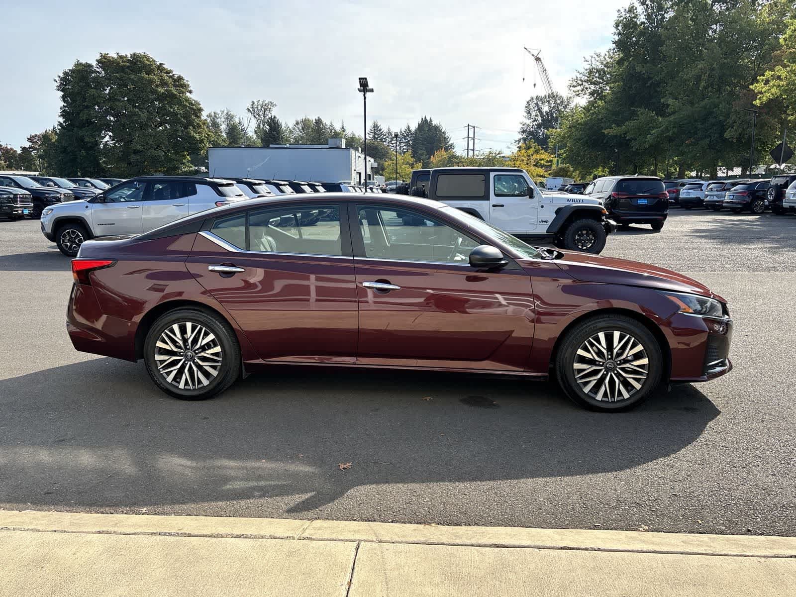 Used 2025 Nissan Altima 2.5 SV FWD image 6