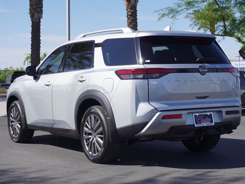 Certified 2025 Nissan Pathfinder SL w/ SL Premium Package FWD image 3