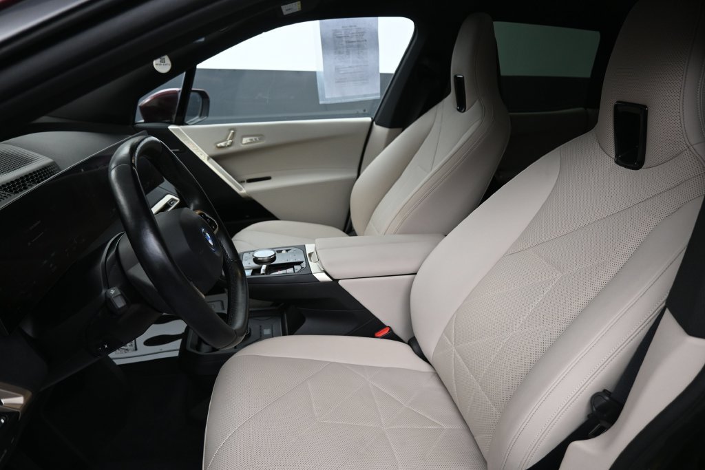 Used 2022 BMW iX xDrive50 w/ Premium Package AWD/4WD image 24