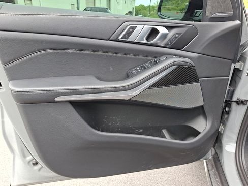 Used 2025 BMW X5 xDrive40i w/ M Sport Package AWD/4WD image 12