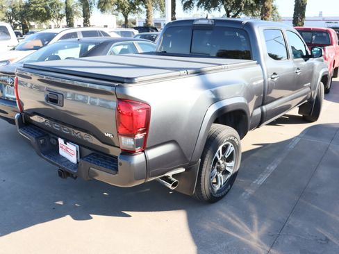 Used 2019 Toyota Tacoma TRD Sport image 9