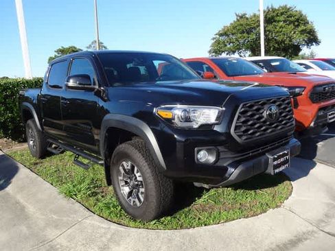 Used 2021 Toyota Tacoma TRD Off-Road w/ Technology Package AWD/4WD image 3