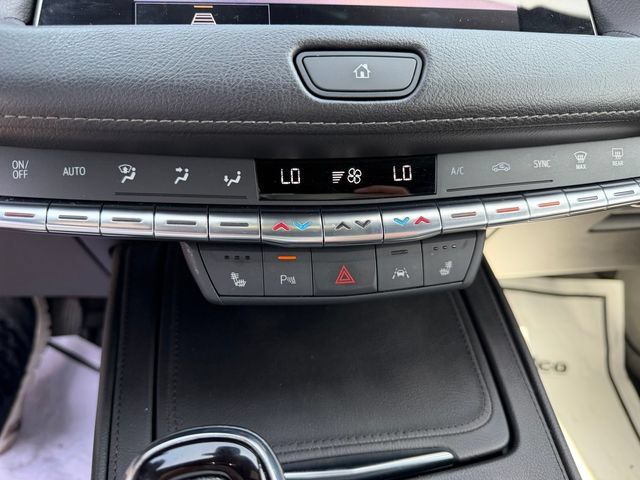 Used 2023 Cadillac XT4 Luxury w/ Cold Weather Package FWD image 14