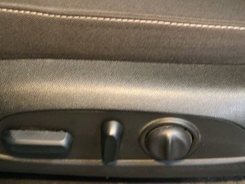 Used 2023 GMC Acadia SLE w/ Infotainment Package image 22