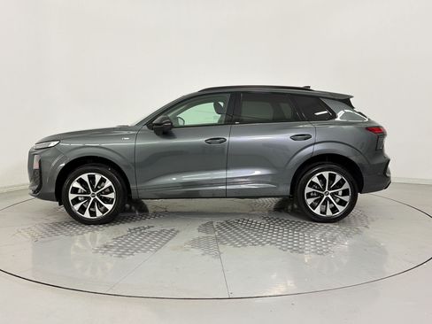 New 2026 Audi Q3 quattro 2.0T w/ Driver Assistance Package AWD/4WD image 2