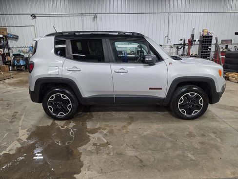Used 2016 Jeep Renegade Trailhawk AWD/4WD image 8