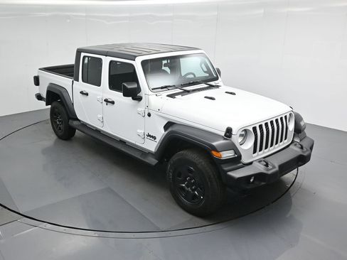 Used 2020 Jeep Gladiator Sport image 35