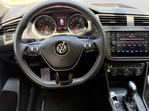 Used 2021 Volkswagen Tiguan SE w/ Panoramic Sunroof Package FWD image 28