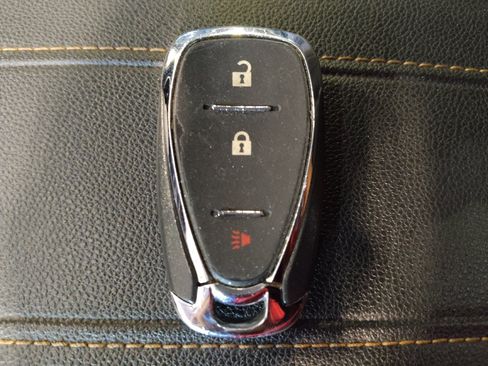 Used 2021 Chevrolet Traverse LT FWD image 32